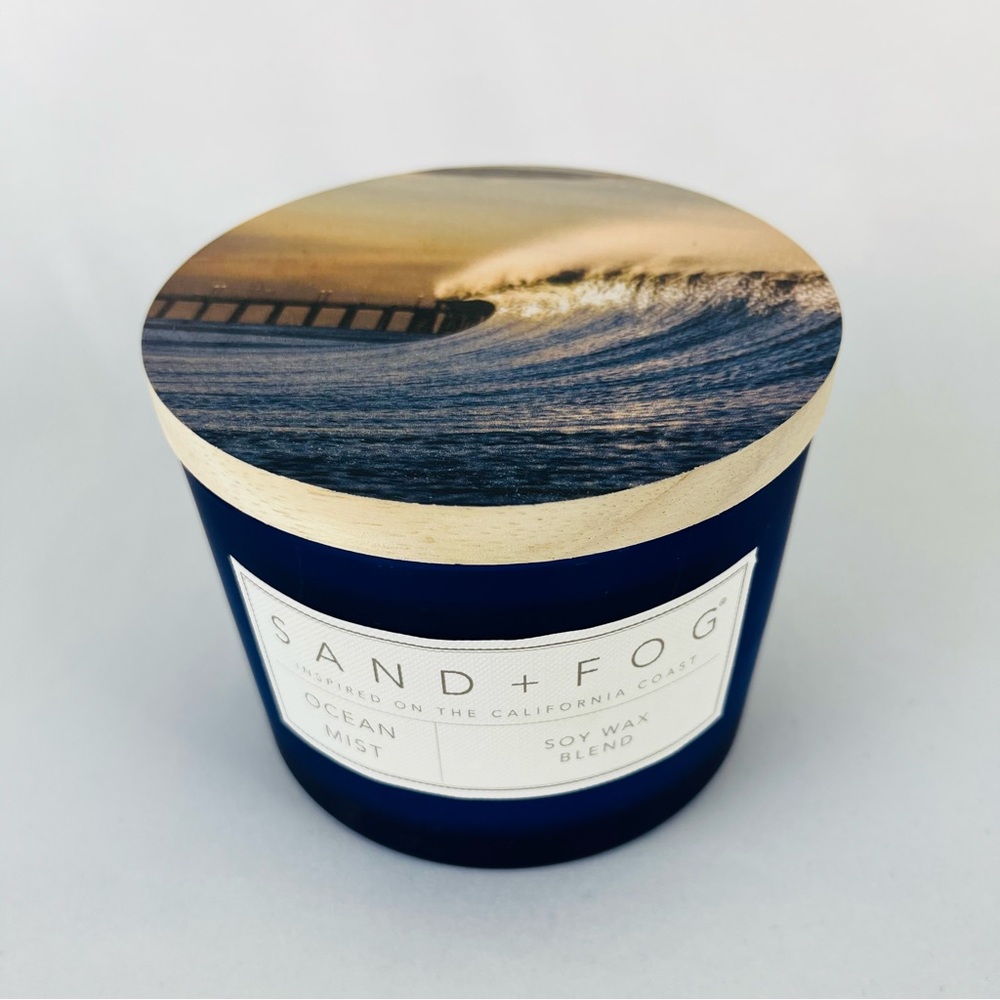 NWT Sand + Fog Ocean Mist Candle 2 Wick 12oz Blue Jar Ocean Wave Wood Lid